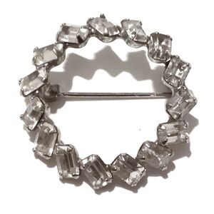 Vintage Silver Mid Century Prong Set Emerald Cut Clear Rhinestone Circle Pin